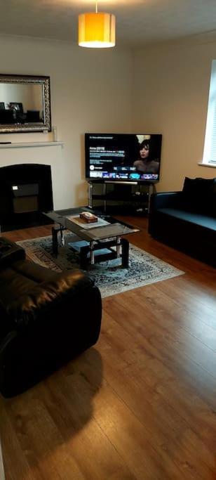 Maisonette With Patio 1 Double Bed Urmston Ngoại thất bức ảnh