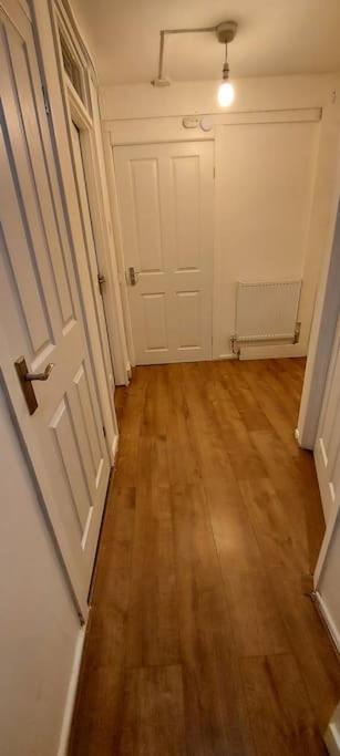 Maisonette With Patio 1 Double Bed Urmston Ngoại thất bức ảnh